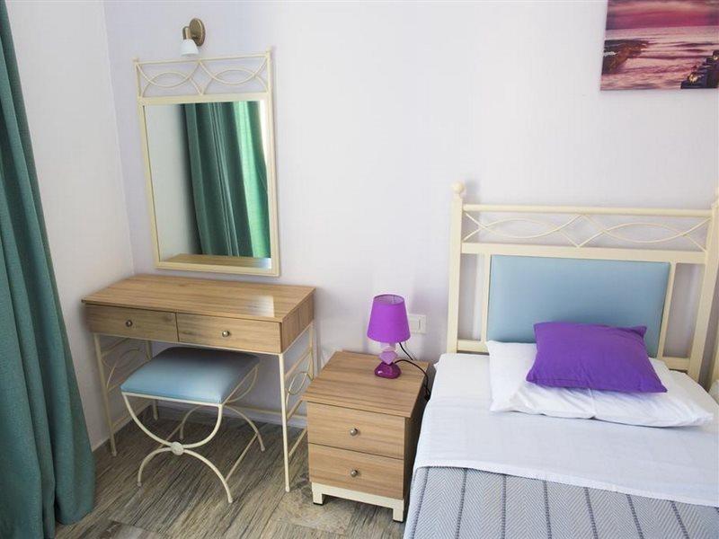 Ino Hotel Kamári Екстериор снимка