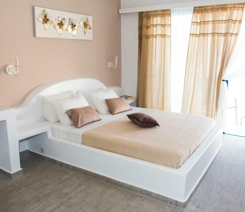 Ino Hotel Kamári Екстериор снимка