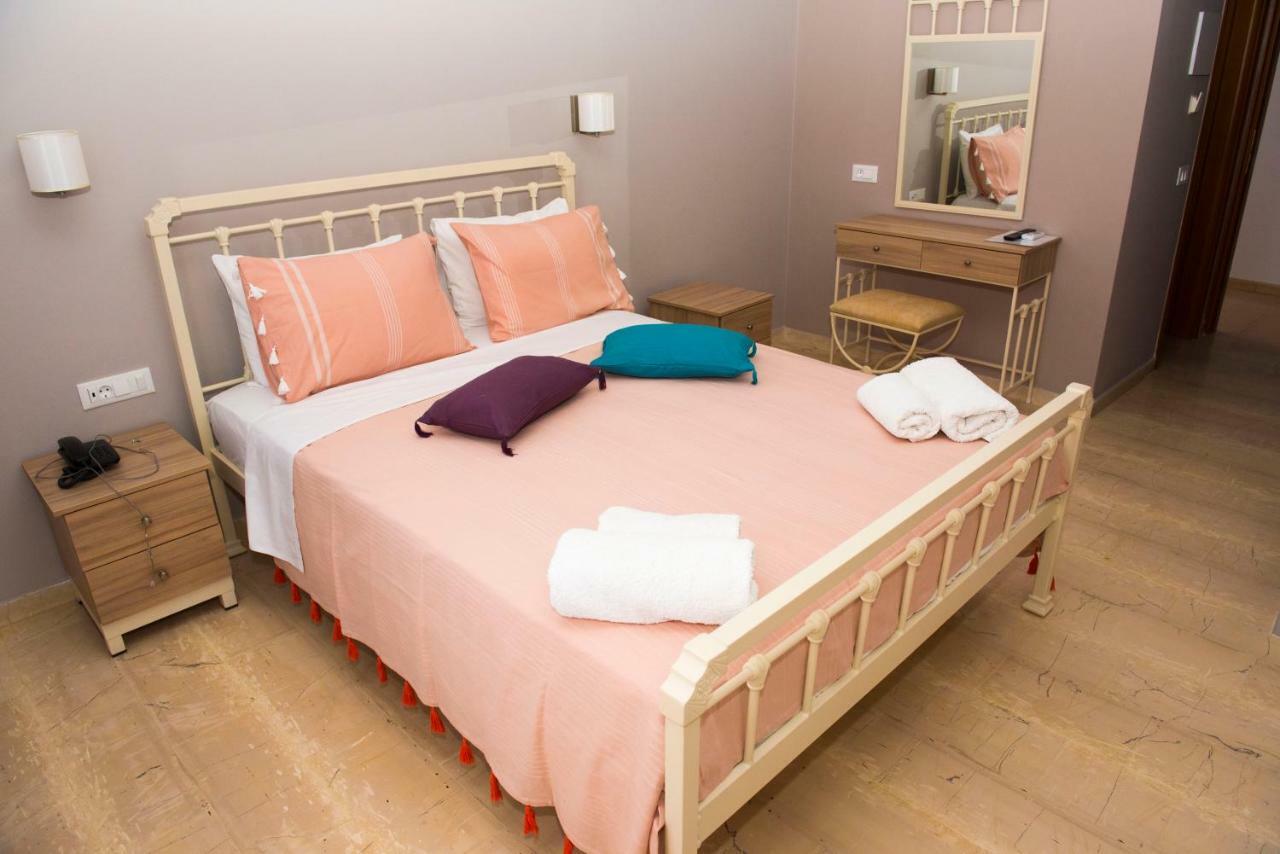Ino Hotel Kamári Екстериор снимка