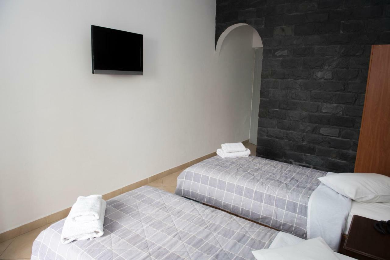 Ino Hotel Kamári Екстериор снимка