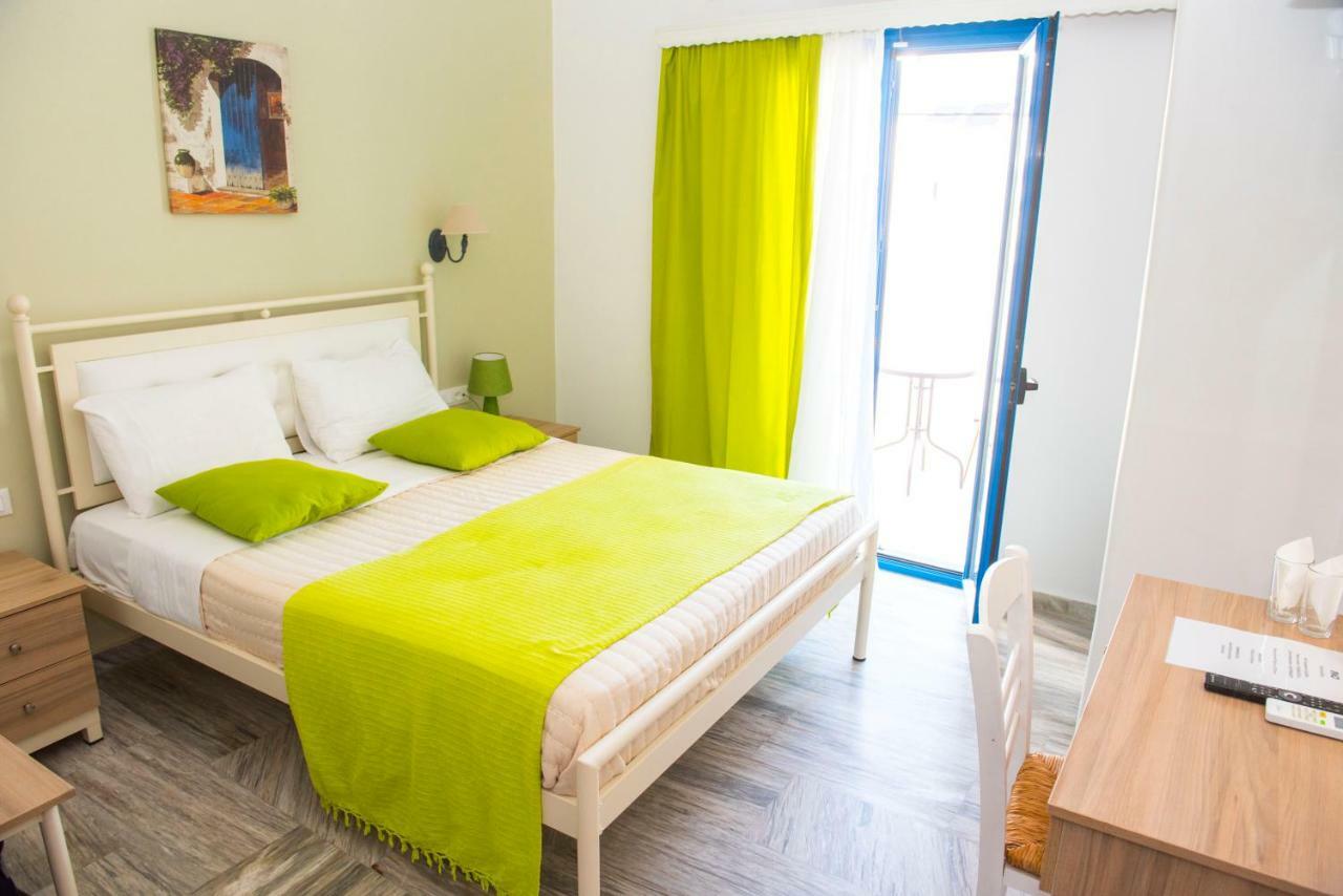 Ino Hotel Kamári Екстериор снимка