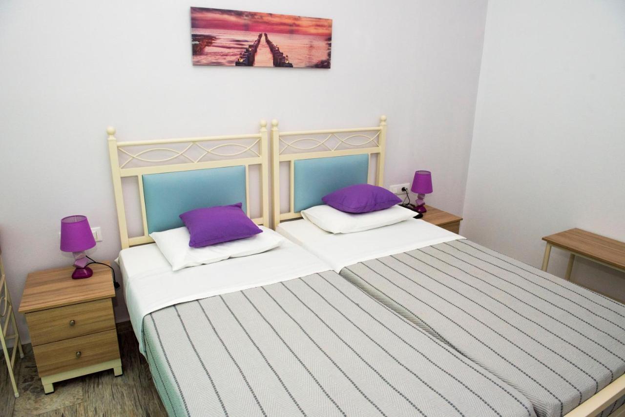 Ino Hotel Kamári Екстериор снимка