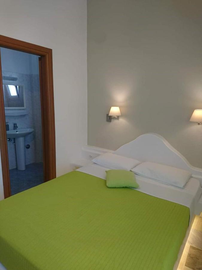 Ino Hotel Kamári Екстериор снимка